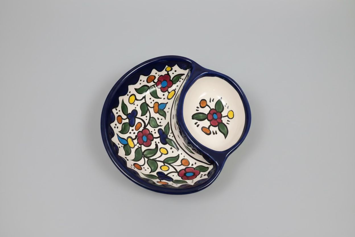 Ceramic dish with floral patterns 